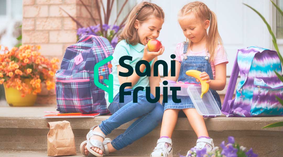 Niñas comiendo fruta logo Sanifruit